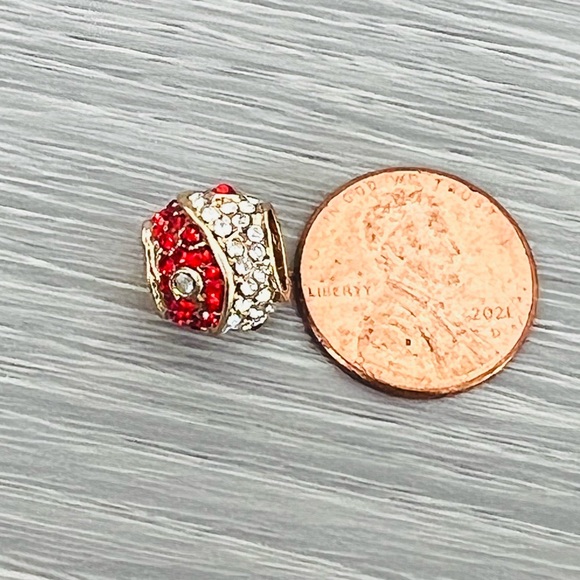 Gold plated paved red & clear crystal bracelet charm - Picture 7 of 7